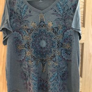 Women’s Style & Co T-shirt with pretty design